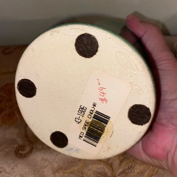 Elegant Green Ceramic Vase - Picture 2 of 3